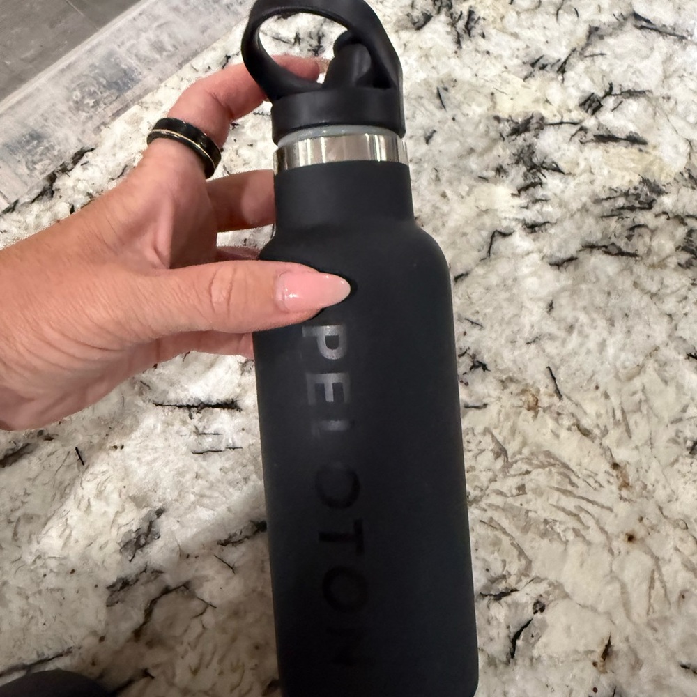 Peloton Black water bottle (Metal)